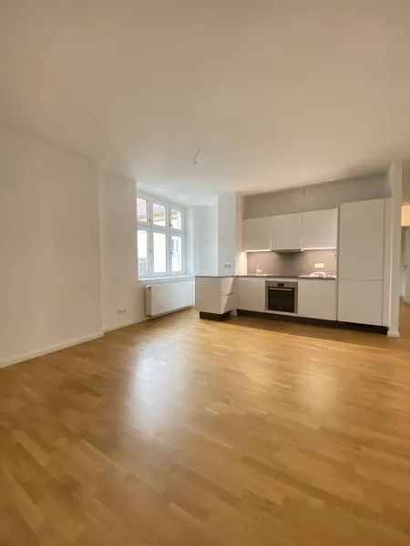 Helle 2 Zimmerwohnung mit offener Einbauküche zu vermieten — photo 1